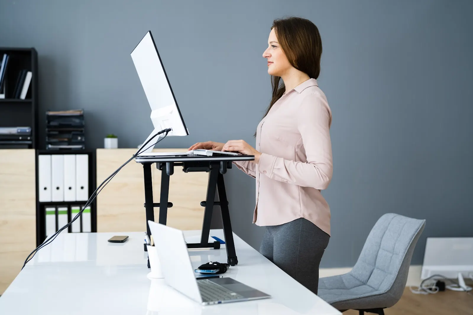 Ergonomic Strategies for Desk Workers to Avoid Golfer’s Elbow