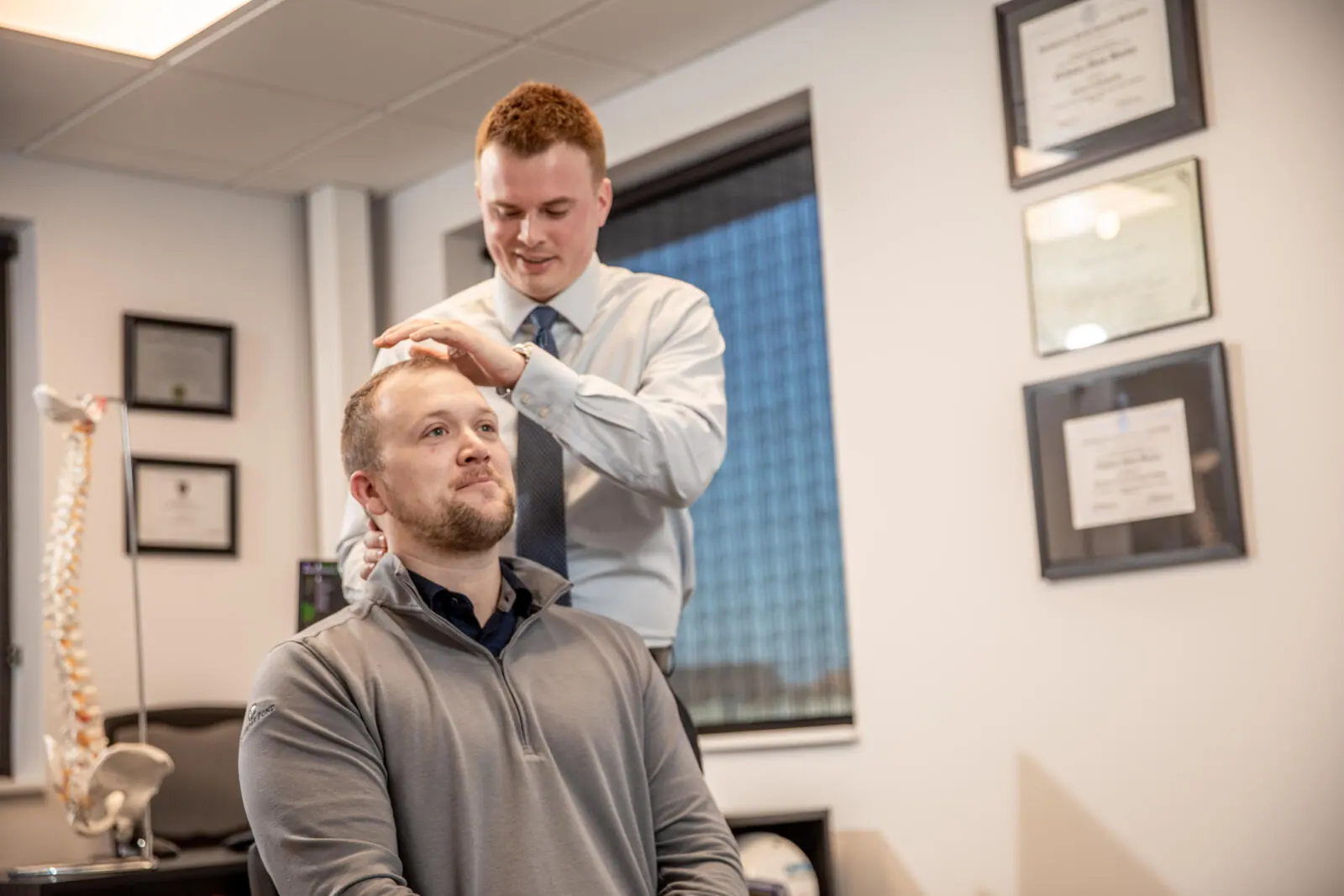 Dr. Jahner attend patient pinched nerve pain